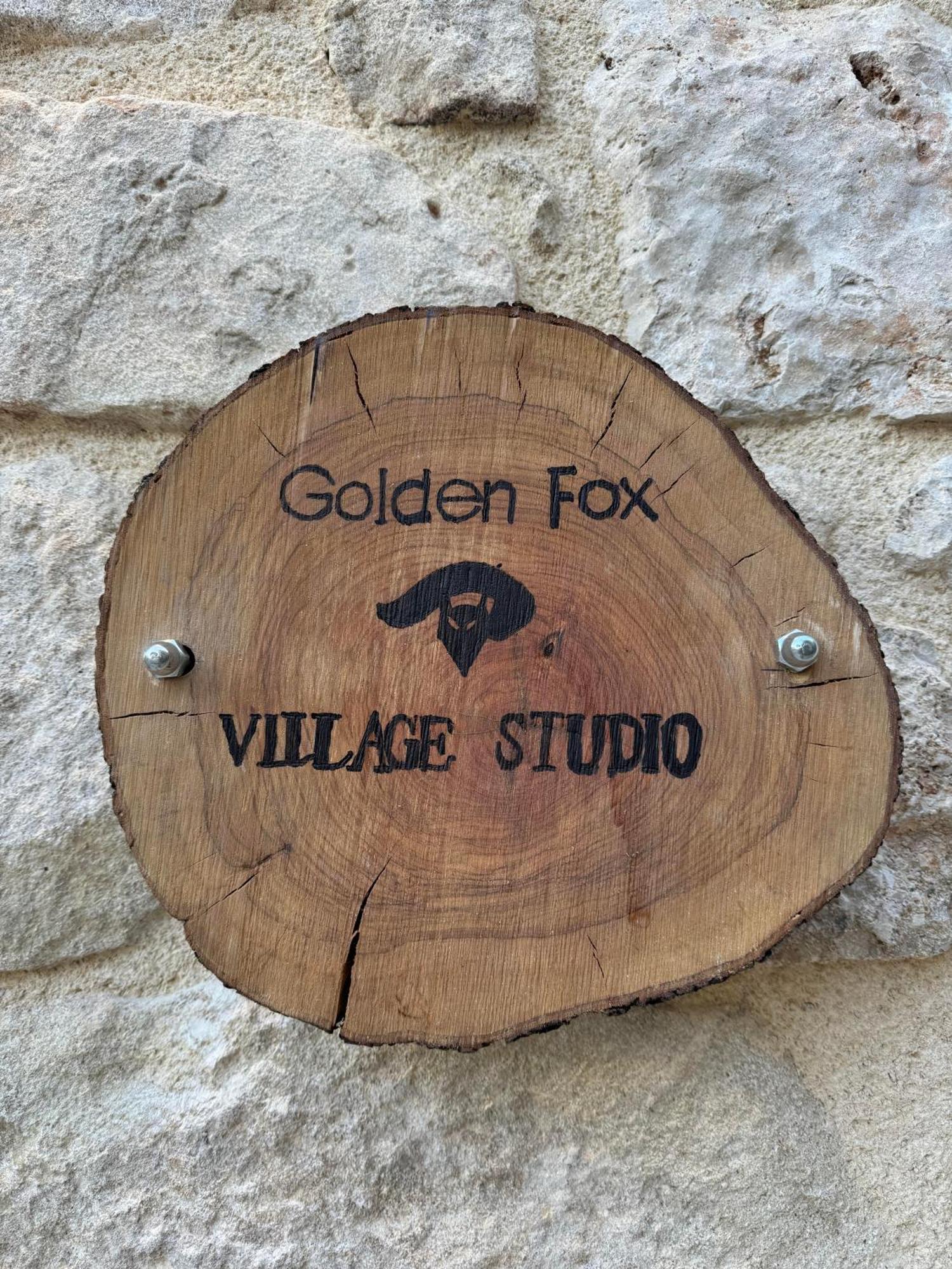 Golden Fox Village Studio Lakones ภายนอก รูปภาพ